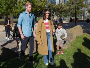 Harry und Meghan mit leisem Auftritt bei Aborigine-Walk
