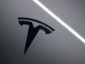Tesla mit mehr Umsatz und Gewinn