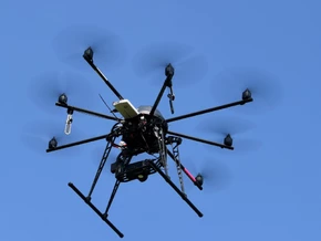 Drohne mit Handys und Drogen in Neapel erwischt