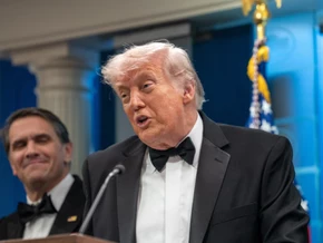 Nach Schüssen bei Dinner nennt Trump den Täter "gestört"