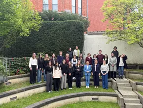 Landesrätin Amhof mit Studenten und Studentinnen in Brüssel