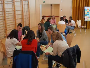 Frühe Hilfen: Gut vernetzt für Familien in belastenden Lebenslagen