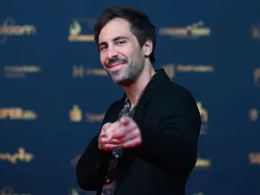 Max Giesinger verletzte sich beim Kuhstreicheln den Finger