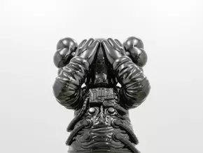 Kaws in der Albertina: Grellbunte Schwarz-Weiß-Kontraste