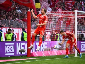 Bayern schießt Stuttgart ab und sich vorzeitig zum Titel
