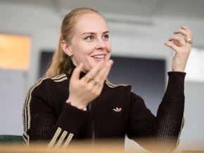 “Netzpoetin” Clara Lösel: “Meine Kunst lebt von Ehrlichkeit”