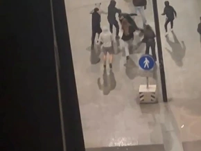 Wilde Rauferei mitten in Meran