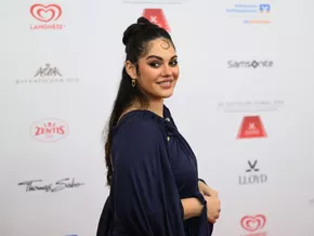 Nilam Farooq ist schwanger und teilt das unfreiwillig