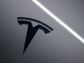 Tesla bringt fortgeschrittenes Assistenzsystem nach Europa