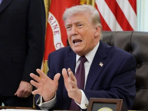 Trump gibt Pressekonferenz mit Armeevertretern