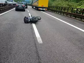 Brennerautobahn: Motorradfahrer bei Unfall schwer verletzt