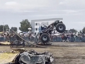 Zwei Tote: Monstertruck rast in Zuschauer