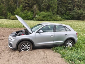 Auto kommt von Straße ab: Einsatz auf der Pustertaler Staatsstraße