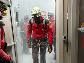 Beinhartes Training: Bergretter im Terra X Cube bei minus 20 Grad
