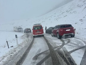 Autofahrer am Jaufenpass in Not