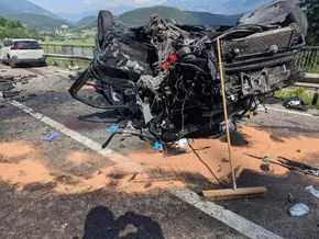 Schwerer Unfall auf der Pusterer Straße: 21-Jähriger tot, zehn Verletzte
