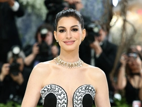 Musikstar mit Abgründen: Anne Hathaway spielt “Mother Mary”