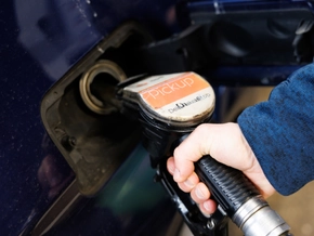 Hohe Spritpreise bremsen laut Umfrage Autonutzung