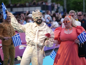 Viel Haar und wenig Stoff: Der Wiener ESC 2026 ist eröffnet