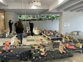Kunstbiennale Venedig zeigt Puppen, Playmobil und Polyphonie