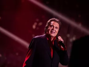 Schmusesänger Engelbert Humperdinck feiert 90 Geburtstag