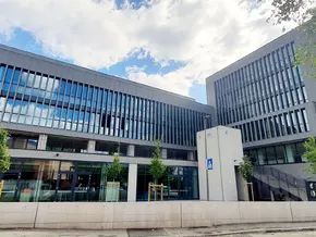Neues Gebäude für Berufsschulen Marconi und Levinas ­