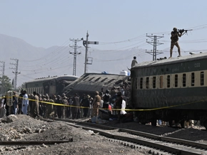 Viele Tote bei Anschlag auf Zug in Pakistan