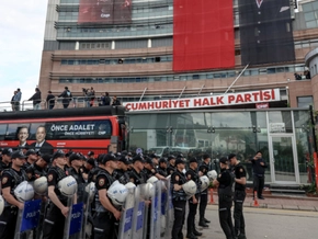 Türkische Polizei dringt in CHP-Zentrale in Ankara ein