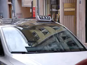 Stadt Bozen schreibt zehn neue Taxilizenzen aus