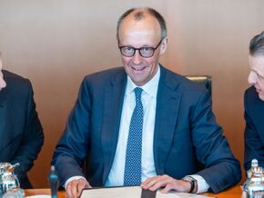 Schlechte Noten für Regierung Merz ein Jahr nacht Antritt