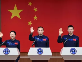 Drei chinesische Raumfahrer im All angekommen