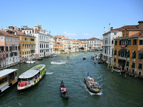 Drei junge Männer in Venedig in Kanal gestürzt, einer tot