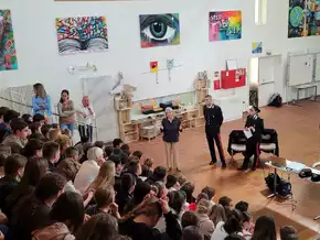 Carabinieri sensibilisieren Schüler in Kaltern