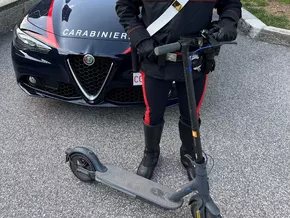 Nächtliche Fahrt mit dem E-Roller weckt Verdacht