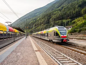 Sta monitoriert Dienst auf der Linie der Pustertalbahn