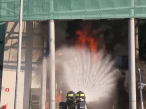 Schwarzer Rauch bei Müllverwertungsanlage in Bozen