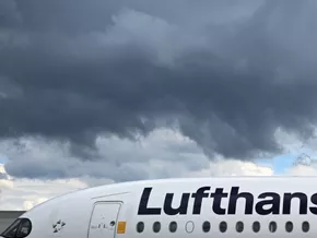 Personal bei Unfall am Frankfurter Flughafen verletzt