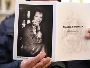 Schmuck von Claudia Cardinale für 826.262 Euro versteigert