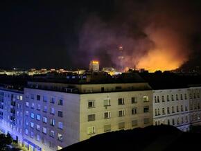 85 Menschen bei Dachbrand in Wien aus Wohnhaus evakuiert