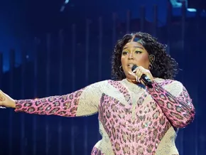 Lizzo versucht nach Vorwürfen ein Comeback mit neuem Album