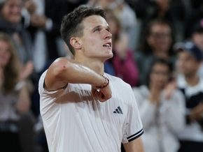 Mensik gewinnt Paris-Duell der Youngsters - Zverev souverän