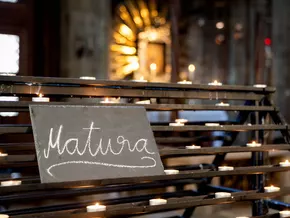 Matura: Kerze und Segensgruß für die Prüfung