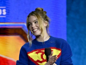 "Supergirl" Milly Alcock im "Meer aus Glückseligkeit"