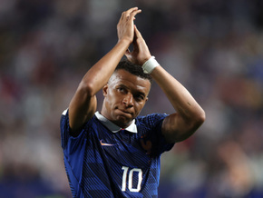 Mbappe-Double und Regenflut bei Fußball-WM