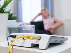 Hitze-Kollaps vermeiden: Der Router muss an die frische Luft