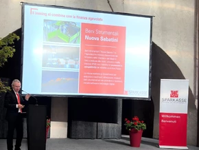 Sparkasse baut Unterstützung für Unternehmen aus