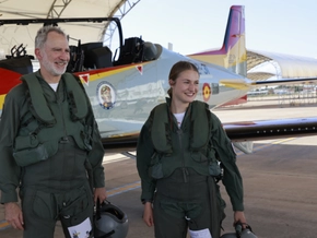 Spaniens König und Thronfolgerin absolvierten Trainingsflug
