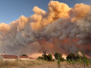 2.400 Fußballfelder: Massiver Waldbrand bei Bordeaux