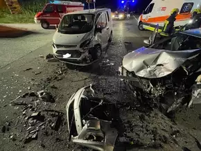 Percha: Fünf Verletzte bei Frontalzusammenstoß in der Nacht