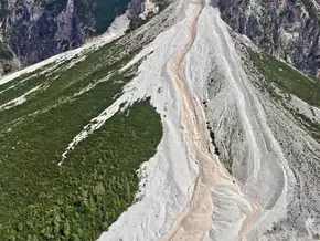 Gewaltige Mure in den Dolomiten hinterlässt 15 Meter hohen Schuttkegel